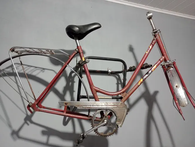 Quadro de bicicleta antiga com peça original
