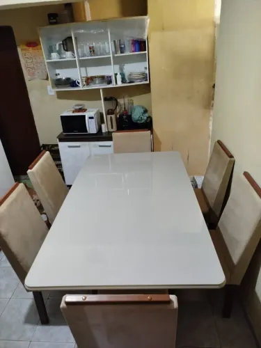 Vendo mesa + 6 cadeiras 