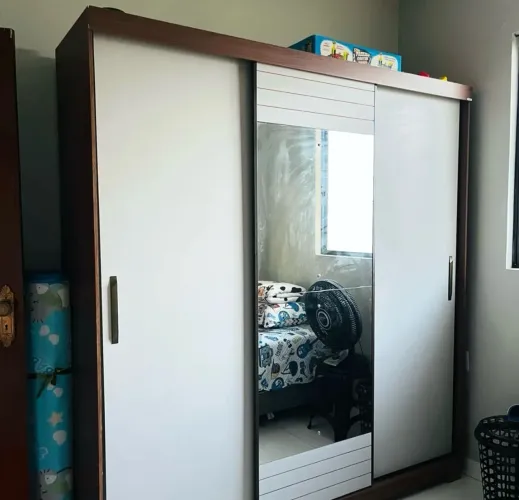 VENDO ROUPEIRO PAFA LEVAR LOGO