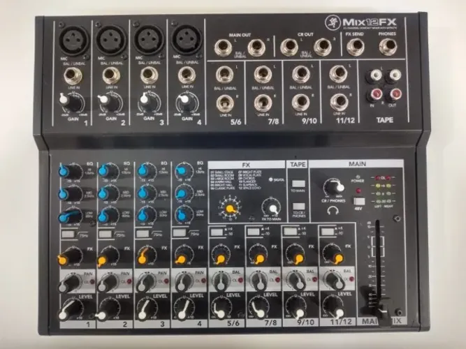 Mesa de Som Mackie mix12fx - Com case!!! Perfeito estado!!!