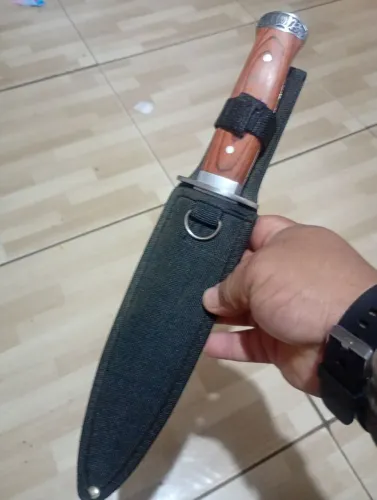 Faca tipo punhal