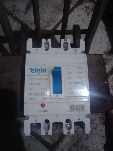 Vendo um disjuntor tripolar Elgin 175 A