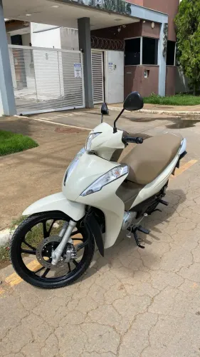 Biz 125 2021 Completa - Branca Perolizada, Muito Conservada, Pneus Novos