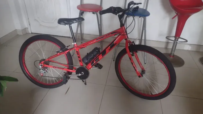 ESTOU VENDENDO UMA BIKE MARCA:GTI COR VERMELHA