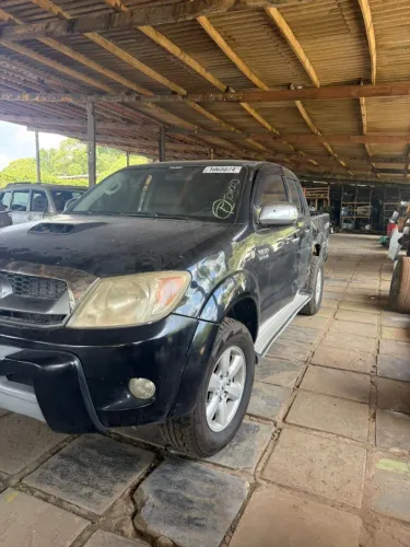 Toyota Hilux 3.0 2011 - Sucata para retirada de peças.