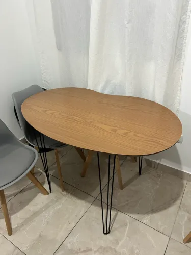 Mesa de jantar moderna + 4 cadeiras 