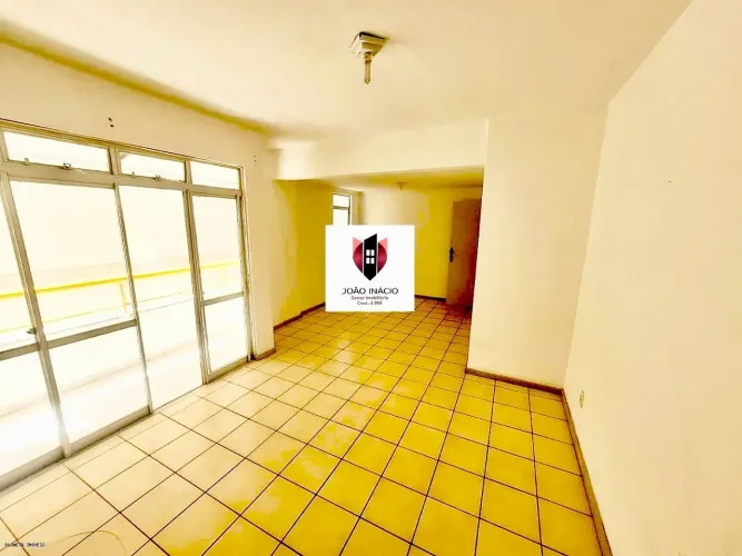 COSTA AZUL APARTAMENTO AMPLO 2/4 COM SUÍTE + DEPENDÊNCIA EM LOCALIZAÇÃO PRIVILEGIADA!