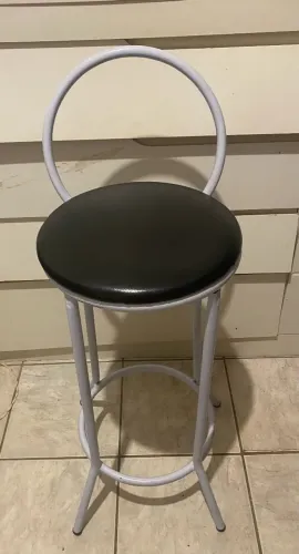 Banqueta Alta de Ferro com estofado.