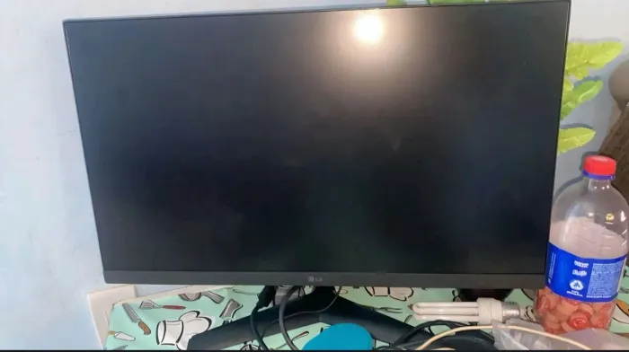 Monitor LG Ultragear 180hz 1080p 24pol MENOS DE 1 ANO DE USO