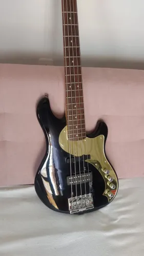 Baixo Squier Dimension