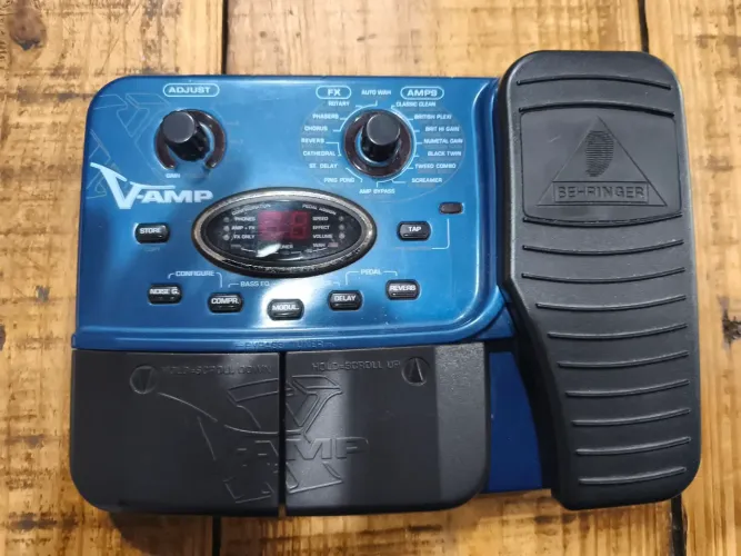 PEDAL PEDALEIRA GUITARRA BEHRINGER V-AMP