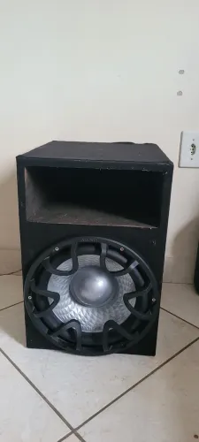 Caixa Sub com Bravox 12 500w<br>500w Uxp 12d2<br>500w Uxp 12d2 Peito De Moça