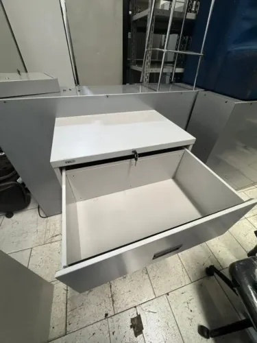 Vendo Arquivo de Escritório 3 Gavetas - Metal - Com Chave - Seminovo