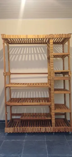 Guarda-roupa artesanal versátil
