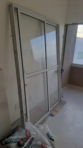 Porta sacada 2 folhas aluminio.