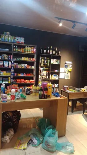 Vendo Prateleiras e Móveis
