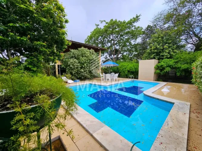 Conjunto residencial com 3 casas e belíssima estrutura de lazer à venda em Gravatá/PE!