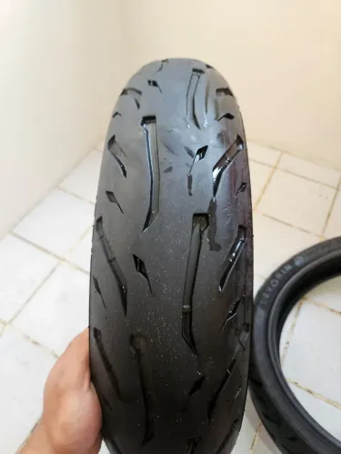 Vendo pneu com apenas 2 meses de uso!!!