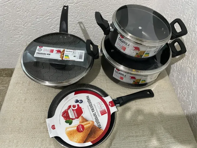Panelas: Caçarola 4L e 2L, Frigideira Wok 24cm, panquequeira/Tapioqueira 220MM