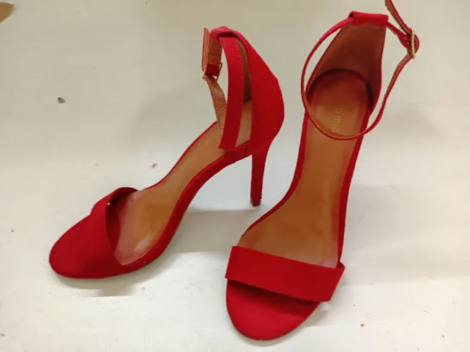 Scarpin Vermelho t.34