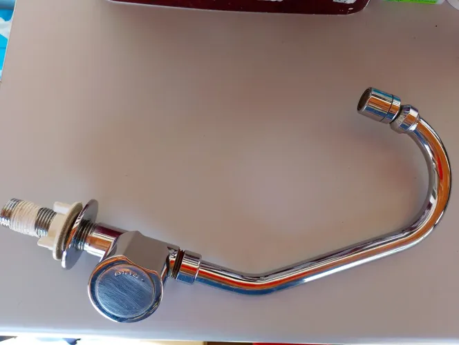 Torneira lavatório bica alta