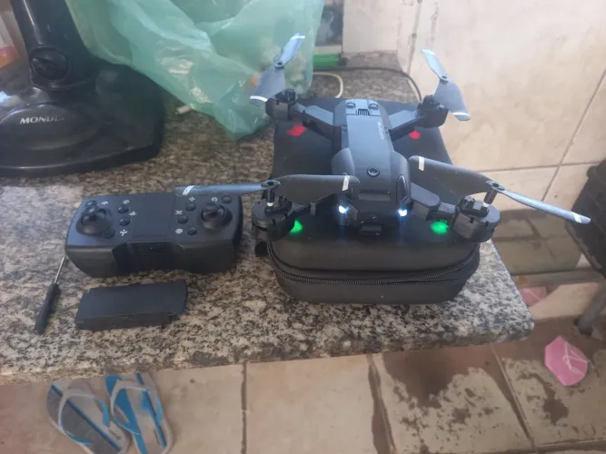 Vendo esse drone nao sei ser ta fucionando motivo ganhei onde trabalho retirada no carlito