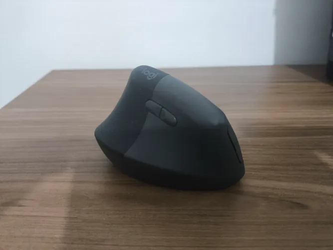Mouse Logi vertical ESQUERDO gamer.