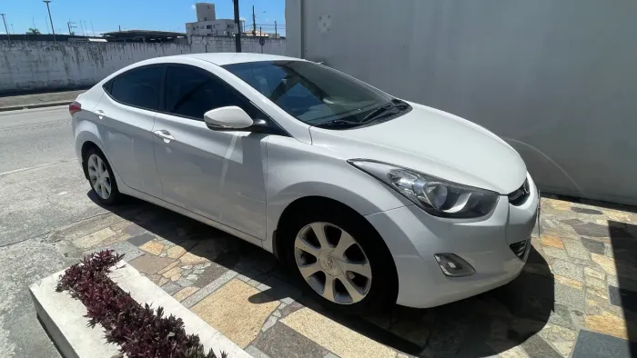 Hyundai Elantra GLS 1.8 16V Aut. 2013