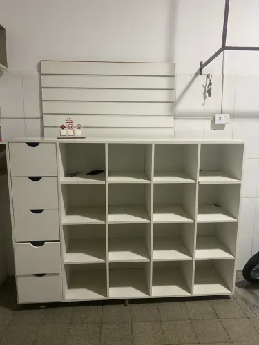 Cômoda para loja cor branca