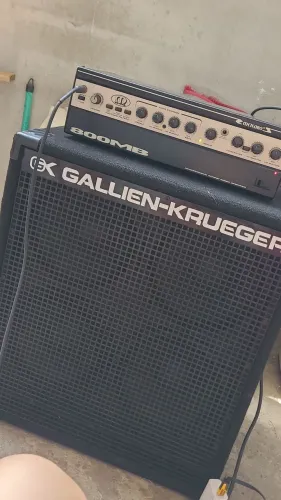 Cubo de bass Gk + Cabeçote mb800