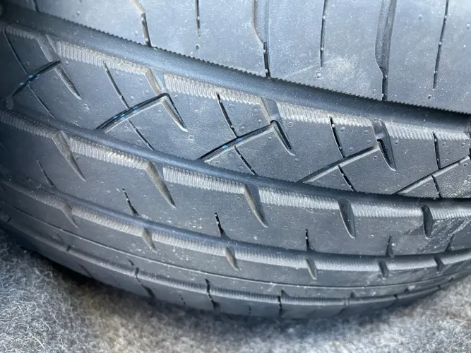 Pneu 245/50 r18 NOVO 