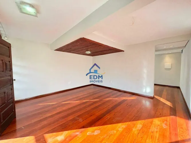 Casa ampla com 3 quartos no Caiçara, BH.