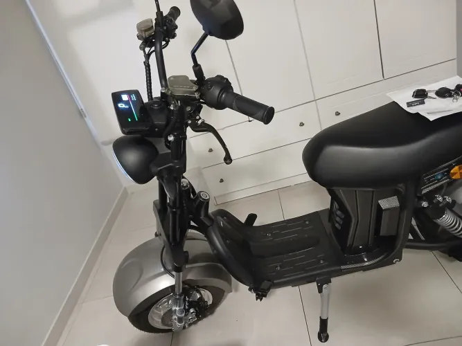 Scooter com 2 meses de uso 32km/h nao precisa de CNH nem capacete 