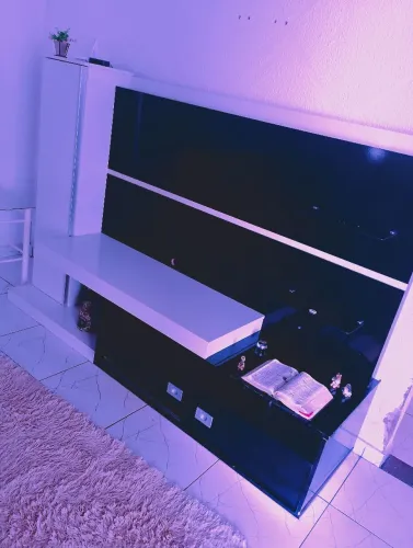 Painel com rack embutido