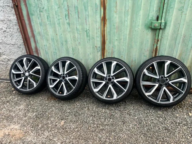 Vendo rodas esportivas com pneus seminovos