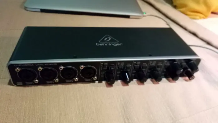 Interface de Áudio Behringer UMC404HD - Excelente Estado - R$ 1.490