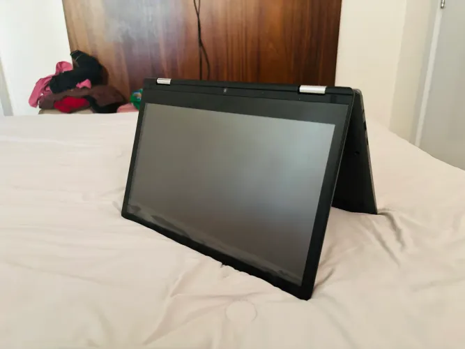 Notebook 2 em 1 com todos os acessórios