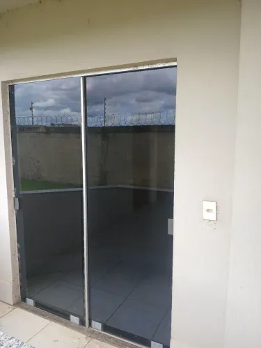 Vende um porta de vidro temperado fume completa com Perfi e fechaduras 