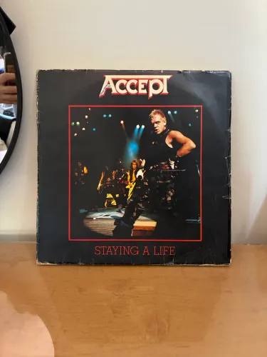 Vinil - Accept - Staying a Life