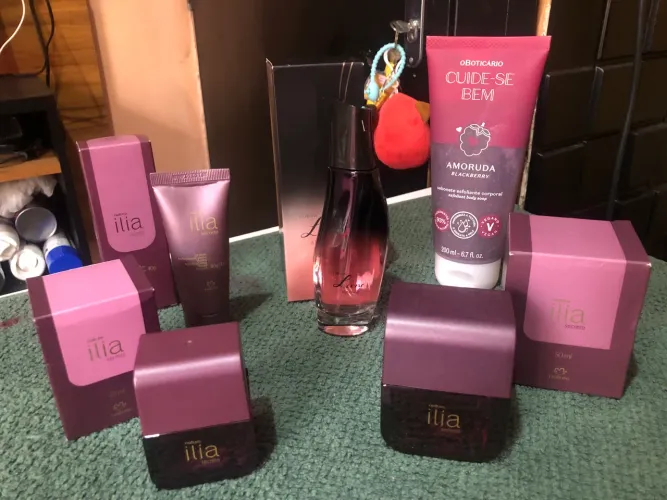 Perfumes , hidratante e esfoliante