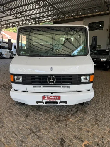MB 710 Carroceria 2011