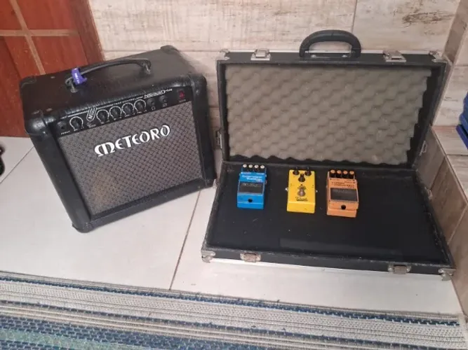 Cubo Meteoro 30W, 2 Pedais Boss, Pedal Twinote e Case de Pedais 