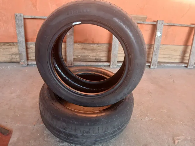 2 ÓTIMOS PNEUS PIRELLI ORIGINAIS ARO 15-185/60 EM BOM ESTADO E SEM MARCAS NEM VUL