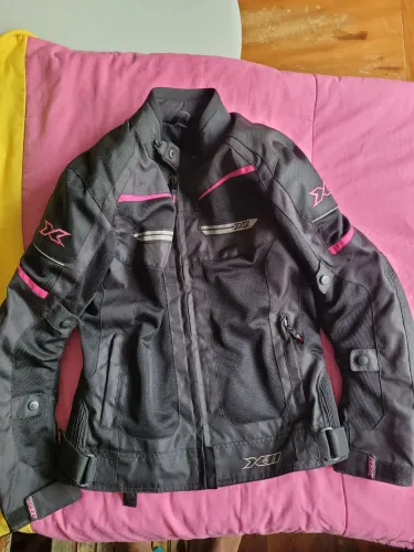 Vendo jaqueta X11 Breeze, feminina , tamanho G.