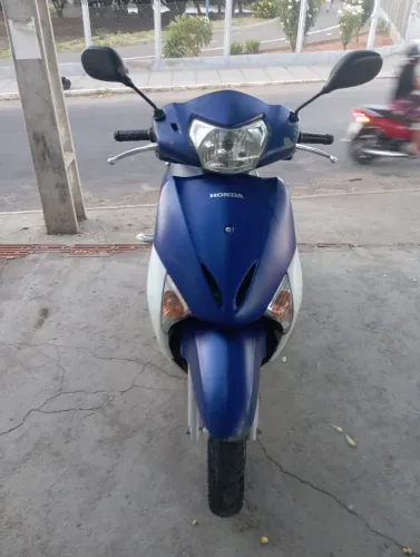 Honda lead azul
