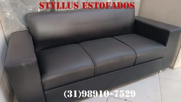 Sofá 3 lugares no courino novo