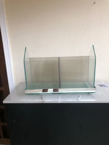 Aquário 40 litros, com divisória no meio