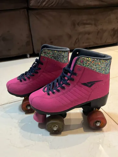 Vende-se Patins Rosa com Glitter