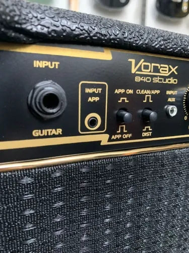 amplificador born vorax 840 studio preto