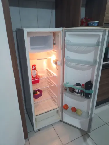 Geladeira pequena 280 litros entrego